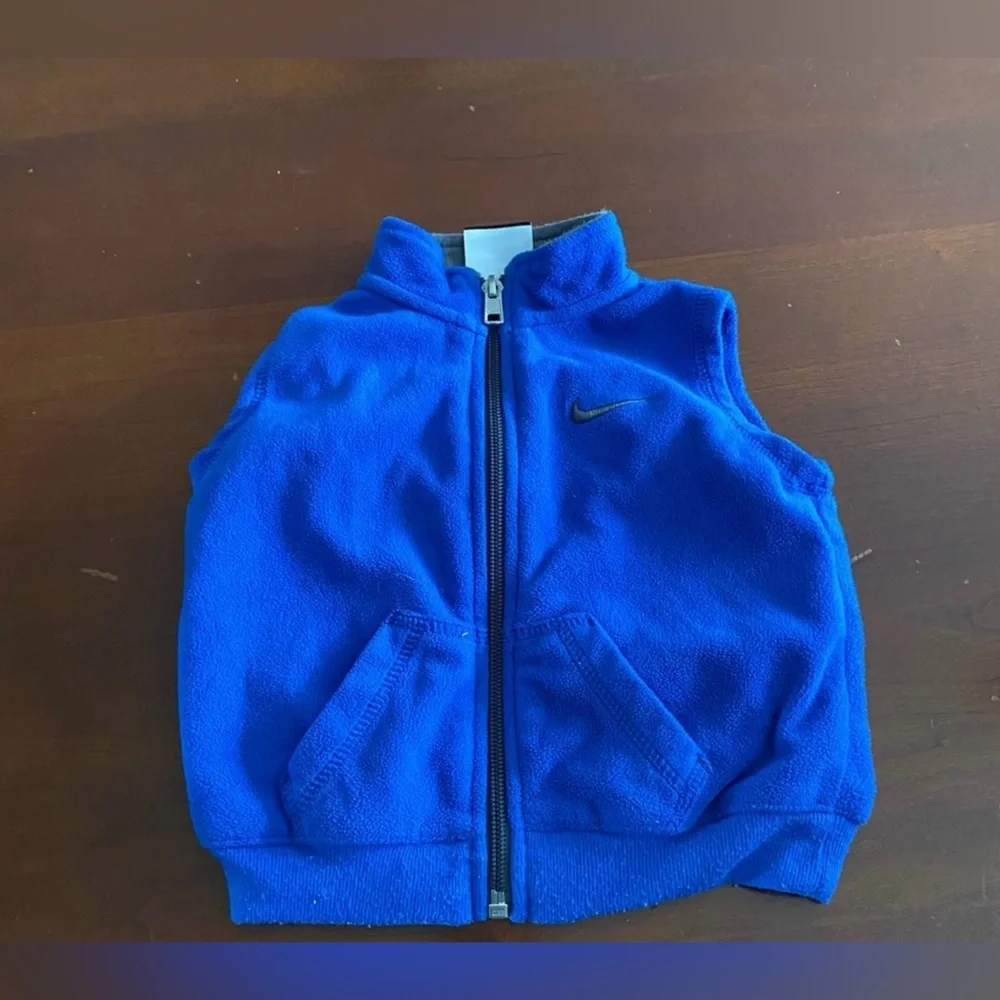 Sold….Nike baby’s vest is a size 6-9 Months. - Picture 4 of 5